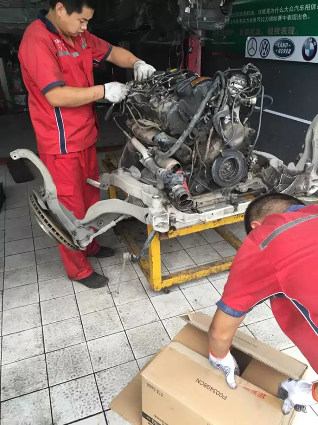 汽車車窗玻璃保養(yǎng)有什么要注意的？